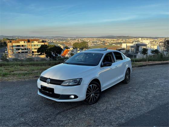 VOLKSWAGEN JETTA 2.0 TSI HIGHLINE 211CV GASOLINA 4P TIPTRONIC